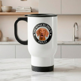 オーダーメイドの愛犬家グッズ This Human Belongs To トラベルマグ
