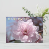 オーダーメイドの招待状 招待します！ ピンクの花びら 招待状 (スタンド正面)