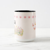 オーダーメイドの野の花と蝶々のマグカップ ツートーンマグカップ (中央)
