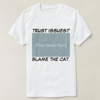 オーダーメイドの面白い猫のTシャツ - 猫のせいだ Tシャツ