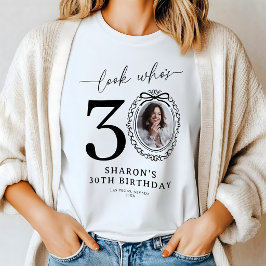 オーダーメイドの「誰が30歳?」誕生日フォトTシャツ トライブレンドTシャツ