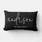 オーダーメイド　ソリッドブラックカラースクリプトファミリー名 ランバークッション (正面)