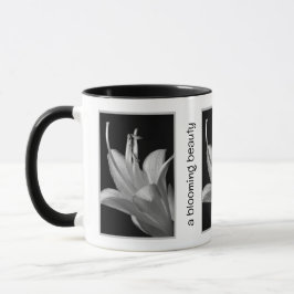 オーダーメイド ホスタの花 黒と白 マグカップ