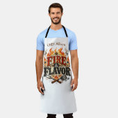 オーダーメイド Fire & Flavor BBQ エプロン | 名前入り (着用した状態)