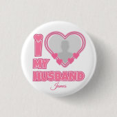 オーダーメイド I Love My Husband – 写真と名前入り 缶バッジ (正面)