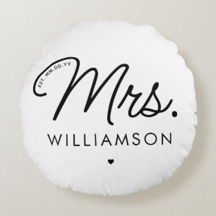 オーダーメイド Mrs. Est. 現代的でエレガントなスクリプト 新婚 ラウンドクッション