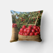 オーチャードシーン赤りんご収穫 クッション (裏面)