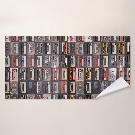 オーディオカセットの巨大なコレクション。レトロミュージカル バスタオル (バスタオル)