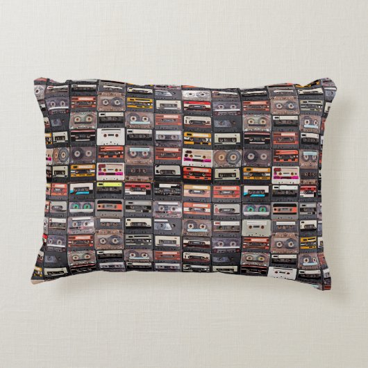 オーディオカセットの膨大なコレクション アクセントクッション (裏面)