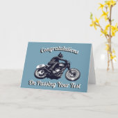 オートバイでのテスト合格おめでとう カード (黄色い花)