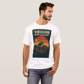 オートバイのグラフィック文字"Vroom is my Lullaby" Tシャツ (正面フル)