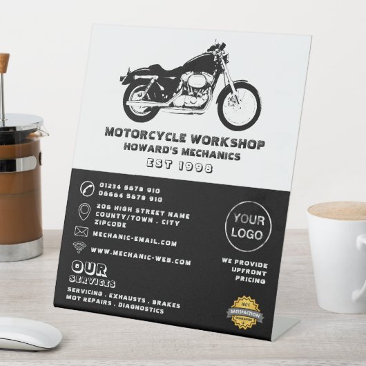 オートバイのワークショップ、整備士と広告修理 台座サイン (インサイチュ)