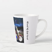 オートバイの女の子が犬と乗る，ファンタジーカップ カフェラテマグ (右)