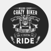 オートバイの後ろの熱狂するバイクもしくは自転車に乗る人熱狂するレディ ラウンドシール (正面)