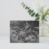 オートバイの早い1900年代のヴィンテージの女性 ポストカード (スタンド正面)