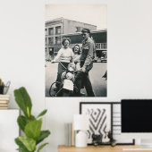 オートバイの男と2人の女の子のポスター ポスター (ホームオフィス)