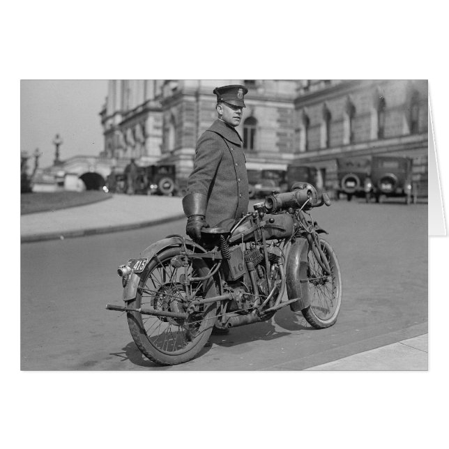 オートバイの警察官 1922年 (正面横)