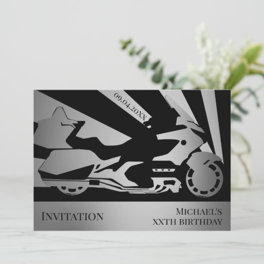 オートバイをテーマにした誕生日イベントシルバー招待状 招待状 (スタンド正面)