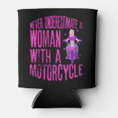 オートバイを持つ女性を決して過小評価しない 缶クーラー (正面)