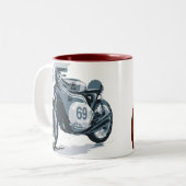 オートバイを競争させる赤いヴィンテージ ツートーンマグカップ (正面左)