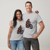 オートバイを運転するかわいいサル Tシャツ (ユニセックス)