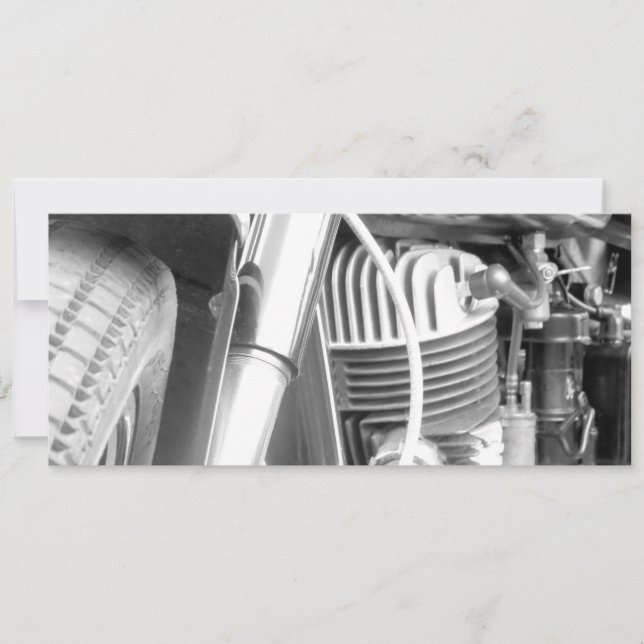 オートバイエンジンのクローズアップ (正面)