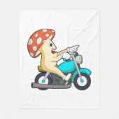 オートバイバイクもしくは自転車に乗る人のキノコ フリースブランケット (正面)
