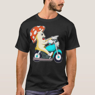 オートバイバイクもしくは自転車に乗る人のキノコ Tシャツ