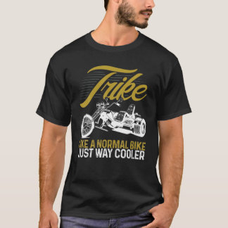 オートバイバイクもしくは自転車に乗る人は通常の自転車のジャストウェイのようにトライク Tシャツ