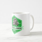 オートバイバイクもしくは自転車に乗る人パパ コーヒーマグカップ (正面右)