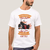 オートバイバイクもしくは自転車に乗る人 Tシャツ (正面)