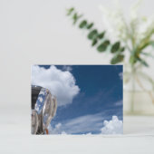 オートバイヘッドライトの空の背景 ポストカード (スタンド正面)