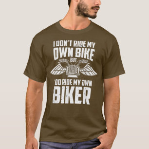 オートバイライドマイオアミバイクもしくは自転車に乗る人妻 Tシャツ