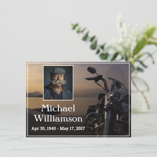 オートバイ近海の写真の人生のお祝い 招待状 (スタンド正面)