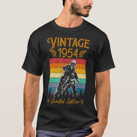 オートバイ68th誕生日メンズヴィンテージ1954バイクもしくは自転車に乗る人モ tシャツ (正面)