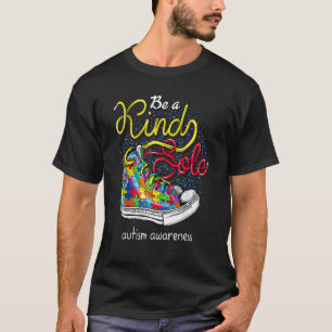 オートミズム啓発パズル靴 親切な一歩を Tシャツ