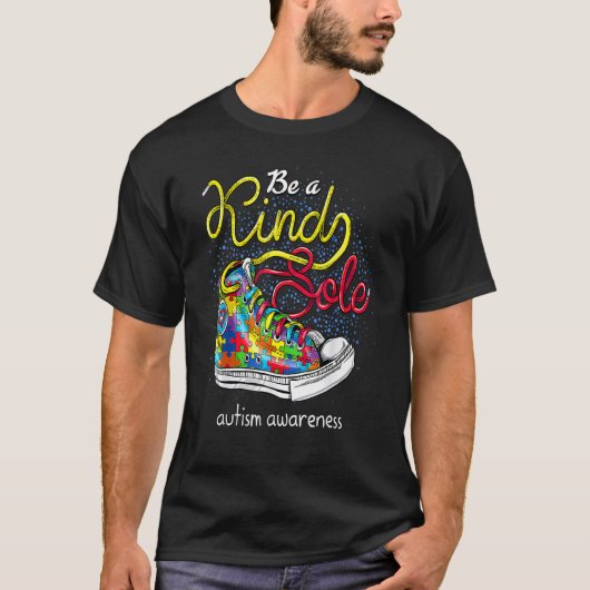 オートミズム啓発パズル靴 親切な一歩を Tシャツ (正面)