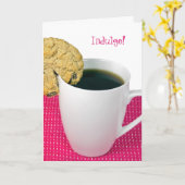 オートミールの干しぶどうのクッキーおよびコーヒー誕生日 カード (黄色い花)