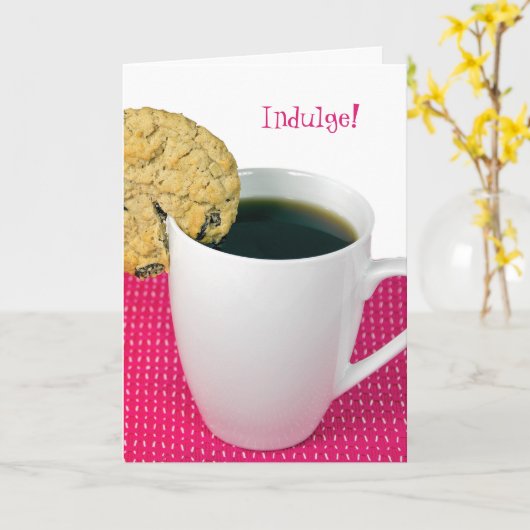 オートミールの干しぶどうのクッキーおよびコーヒー誕生日 カード (黄色い花)