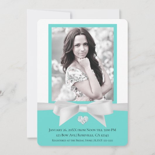 オードリーティール(緑がかった色)ホワイトボウモダンブライダルシャワー写真 招待状 (裏面)