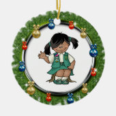 オーナメントが付いている後輩の暗い皮のマツリース セラミックオーナメント (正面)