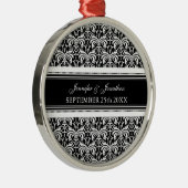 オーナメントの好意の白黒ダマスク織の結婚 メタルオーナメント (右)