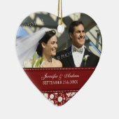 オーナメントの好意の赤く白いダマスク織の結婚 セラミックオーナメント (右)