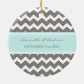 オーナメントの好意灰色の青いシェブロンを結婚します セラミックオーナメント (裏面)