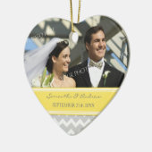 オーナメントの好意灰色の黄色いシェブロンを結婚します セラミックオーナメント (左)