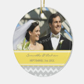 オーナメントの好意灰色の黄色いシェブロンを結婚します セラミックオーナメント (左)