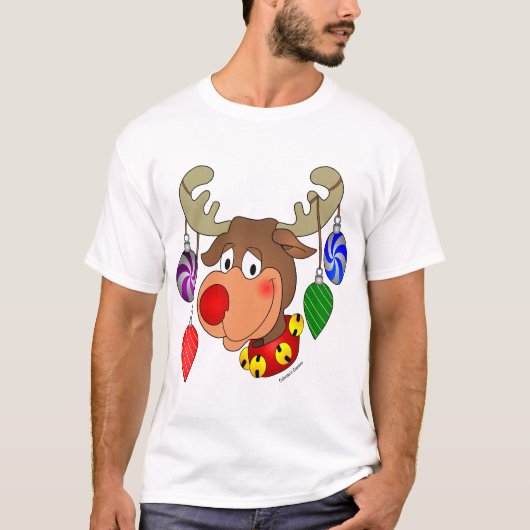 オーナメントを持つクリスマスのトナカイ Tシャツ (正面)