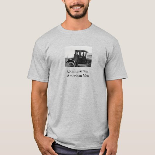 オーナーと一緒に写るアンティークカーの実写写真 Tシャツ (正面)
