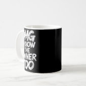 オーナー知り合いすぎて面白い引用 コーヒーマグカップ (正面左)