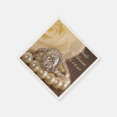 オーバルダイヤモンドリングや輪とホワイトローズ結婚ズ スタンダードカクテルナプキン (角)